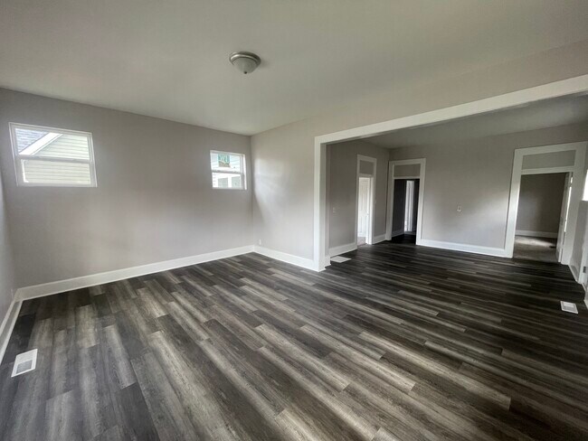 Photo - 1138 W 30th St House