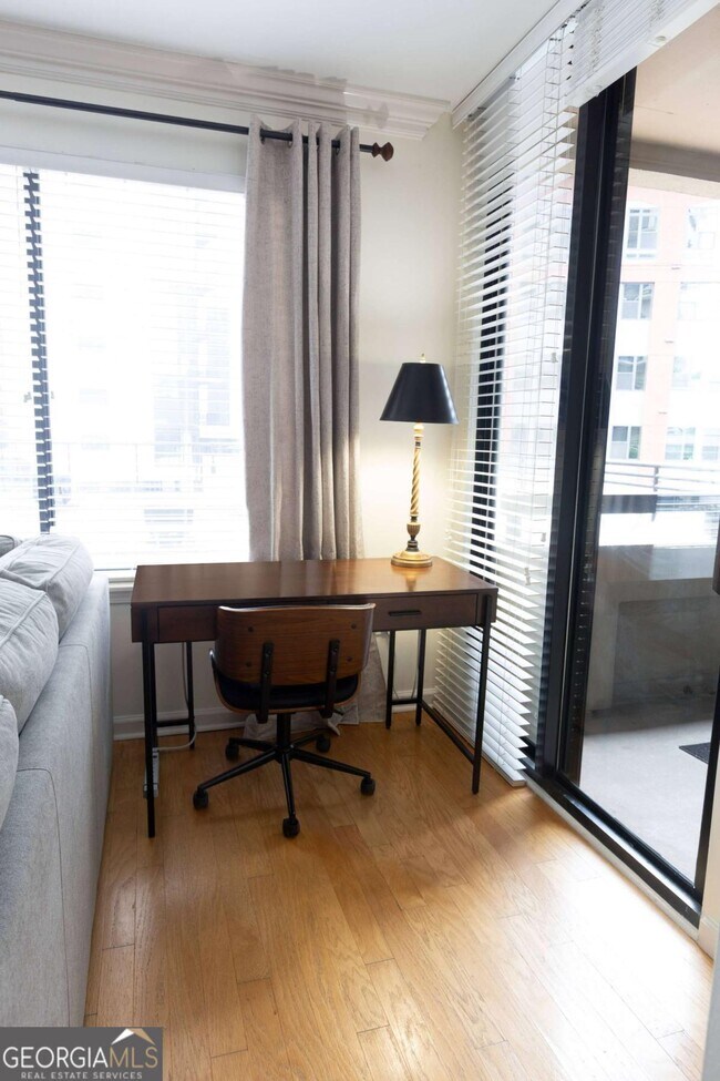 Foto del edificio - 3481 Lakeside Dr NE