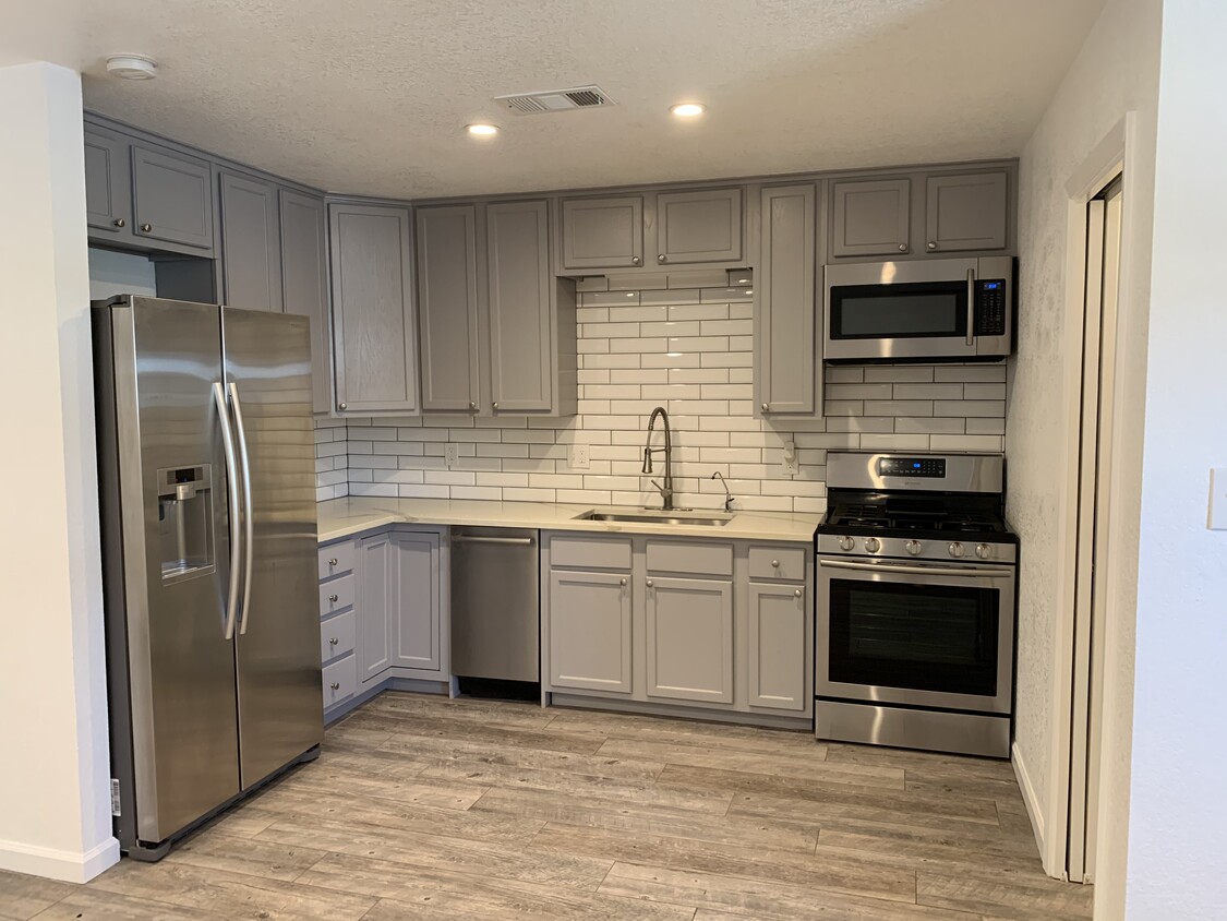 Kitchen 1 - 1101 W Illinois Ave