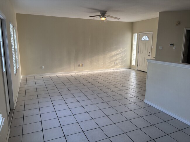 Foto del edificio - 15450 Cruiser St