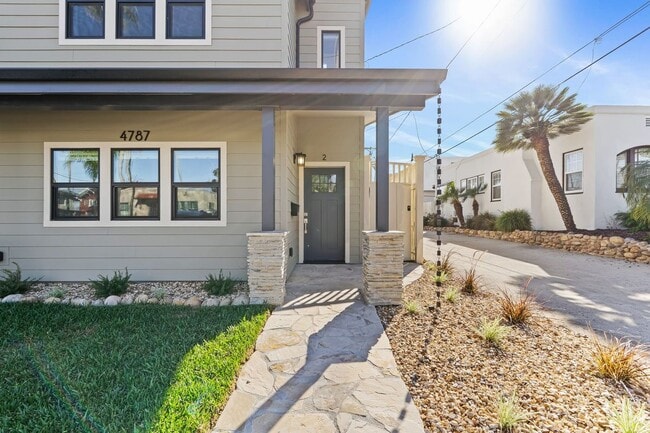 Building Photo - 4787 Panorama Dr