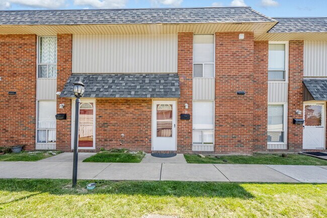 Welcome to 410 College Park Drive in Moon Township! - 410 College Park Dr