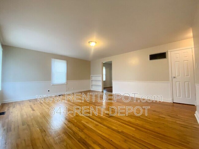 Foto del edificio - 2035 Hicks Dr