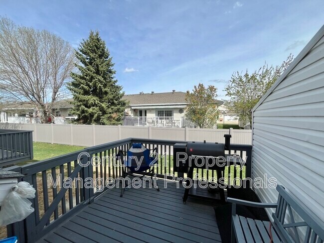 Photo du bâtiment - 1033 Youville Dr W Northwest