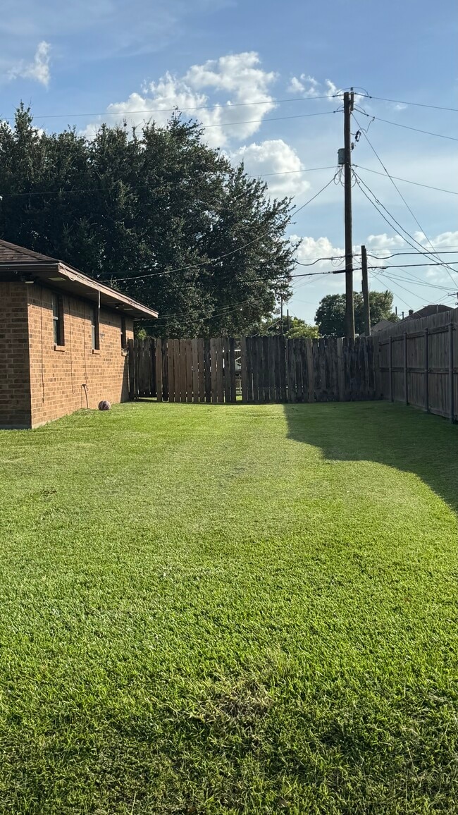 Building Photo - 108 S 2nd 1/2 St