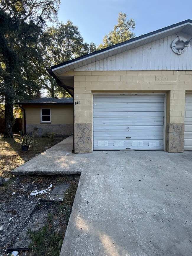 Photo - 810 N Hudson St House