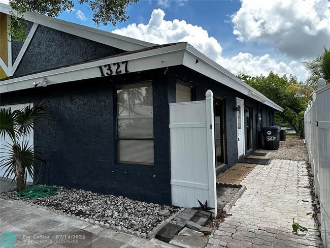 Building Photo - 1327 SW 75th Ave