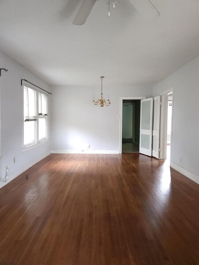 Foto del edificio - 910 E 13th St