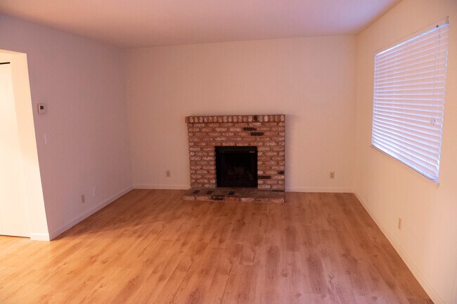 Living room - 4989 Geomax Ct
