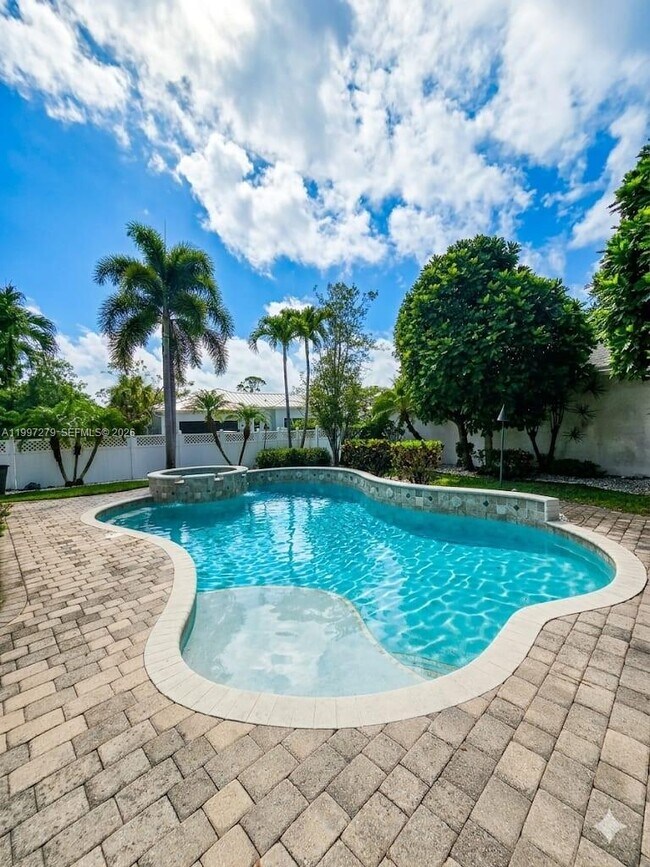 Foto del edificio - 2577 E Community Dr
