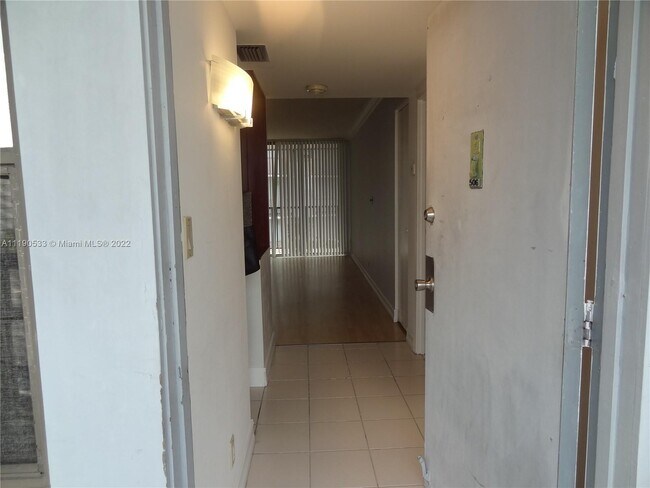 Building Photo - 3401 N Country Club Dr
