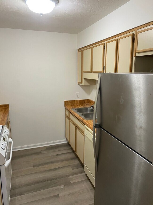 Foto del edificio - Recently Remodeled 2 Bedroom 1 Bathroom Du...
