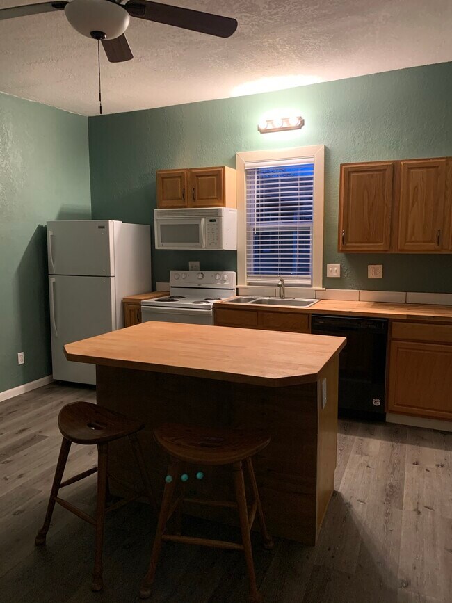 819 S Sycamore St, Ottawa, KS 66067 House Rental in Ottawa, KS