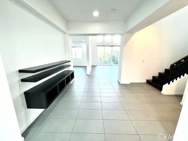 Foto del edificio - 5698 Como Cir