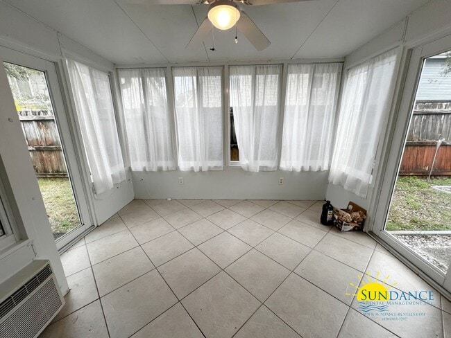 Building Photo - Sought after Stunning 3 Bedroom Home in Sh...