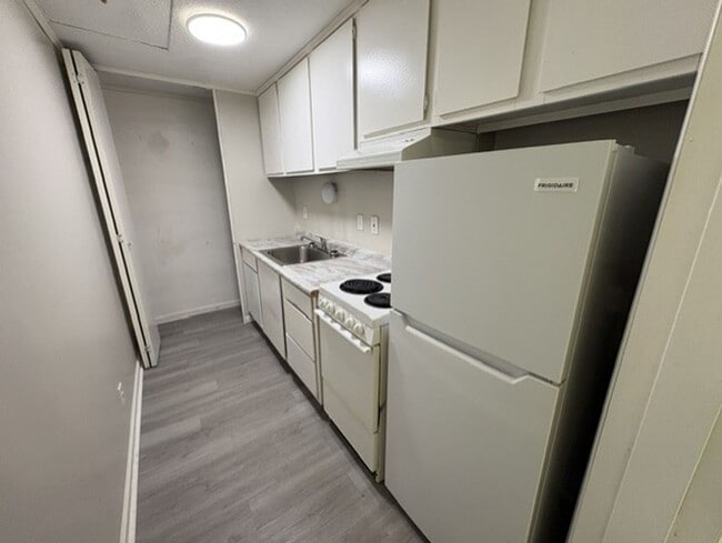 Building Photo - Clean & Comfortable 1-Bedroom Home Near Kent Conveniences