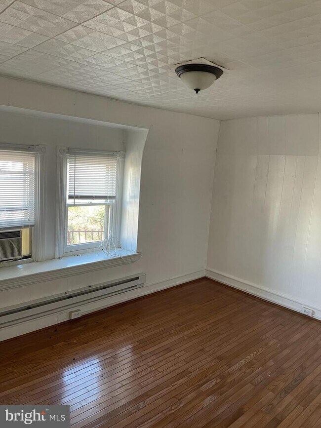 Building Photo - 408 S 45th St