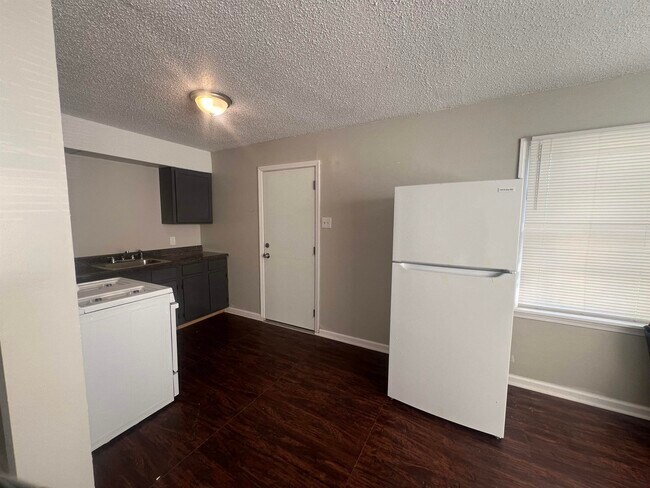 Foto del edificio - 318 Red Oak St