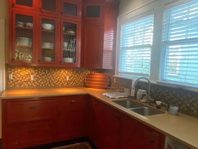 Foto del edificio - 3 BED | 2 BATH | GATED BACKYARD | ARDSLEY PARK