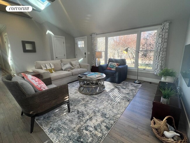 Foto del edificio - 348 Division St