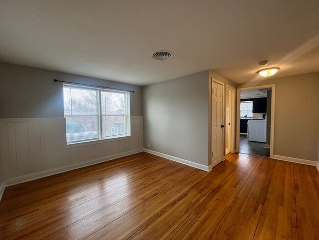 Foto del edificio - Large 1 bed 1 bath lower level duplex avai...