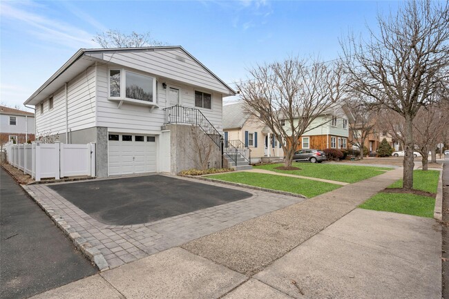 Building Photo - 69 Edgewood Rd