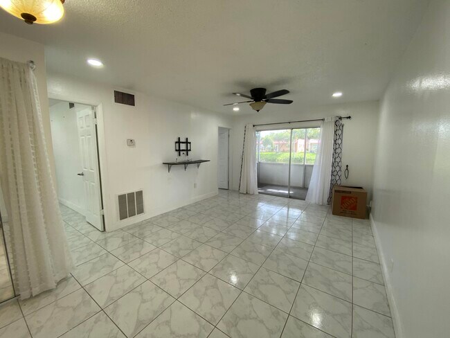 Foto del edificio - 138 Lake Frances Dr