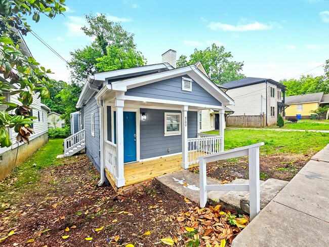 Photo - 960 Sims St SW House