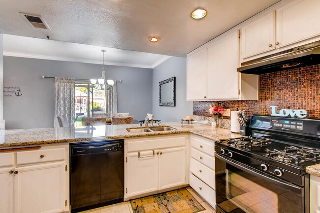 Building Photo - Spacious Detached Home in San Diego – Big ...