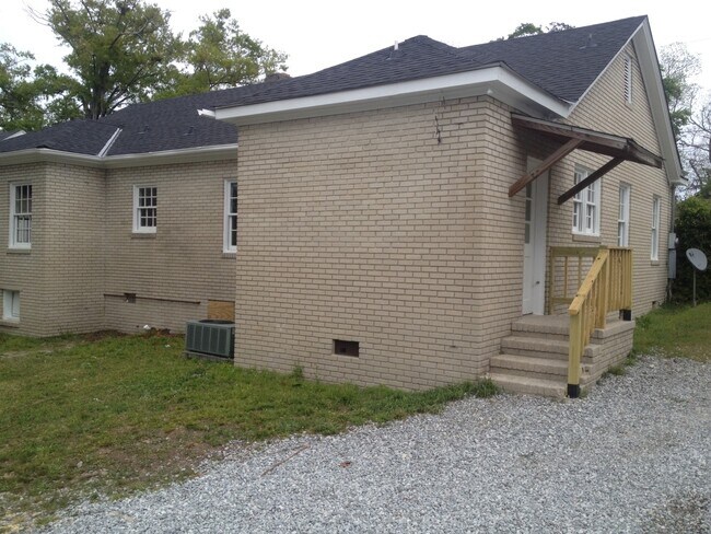 Building Photo - **ON HOLD**3 Bedroom / 2 Bathroom Home for Rent in Columbus, GA