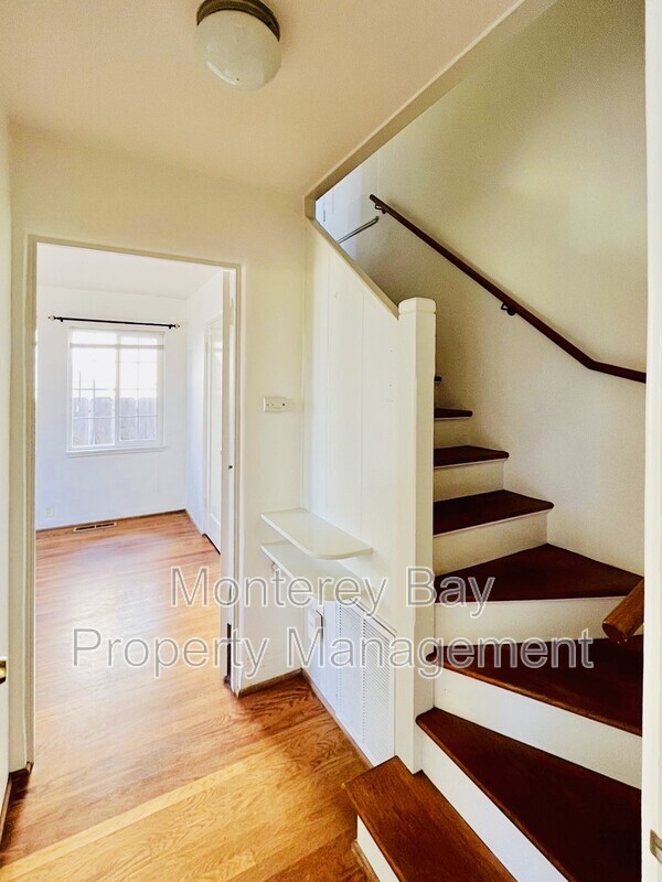 Foto del edificio - 1012 Munras Ave