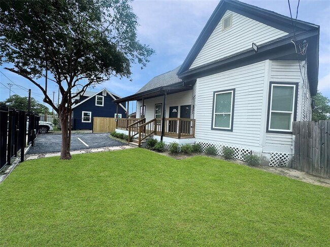 Building Photo - 306 Stiles St