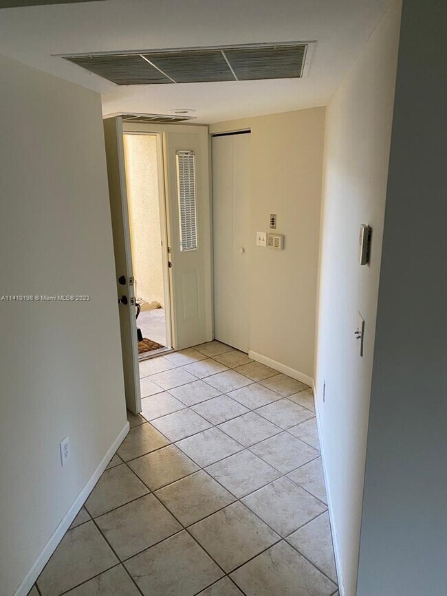 Foto del edificio - 2261 SE 27th Dr