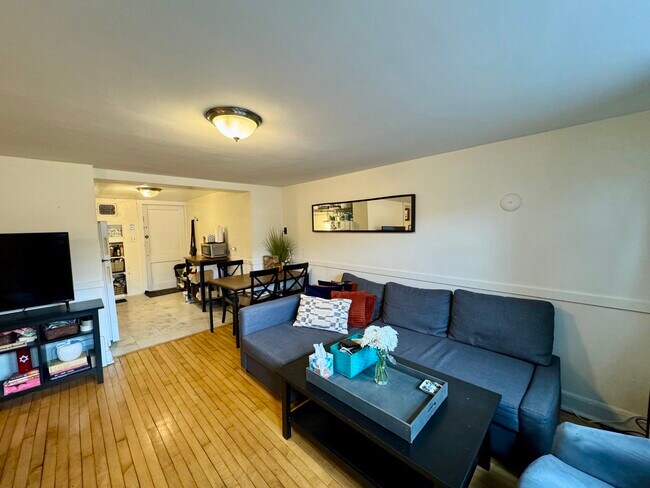 Foto del edificio - 3229 N Wilton Ave