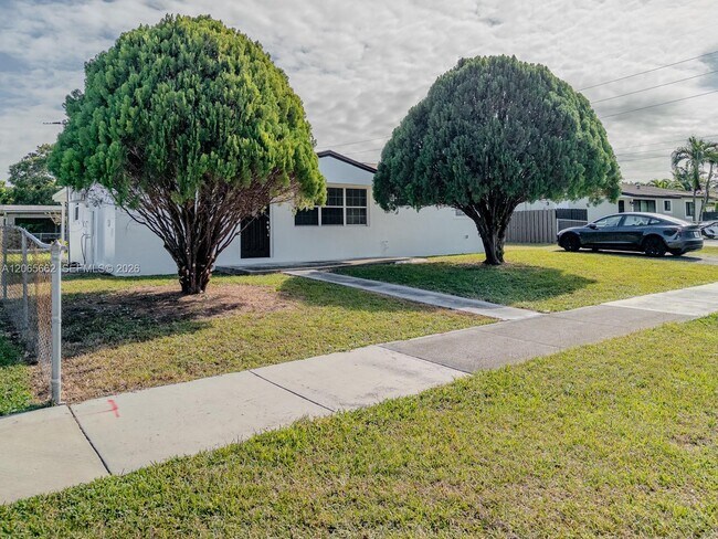 Building Photo - 27913 SW 131 AVE