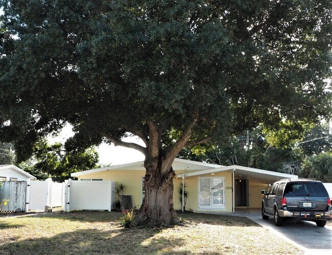 Building Photo - 3304 Florida Blvd