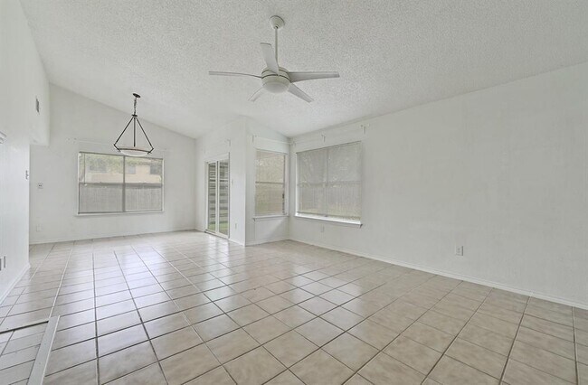 Building Photo - 9610 Holly Springs Dr