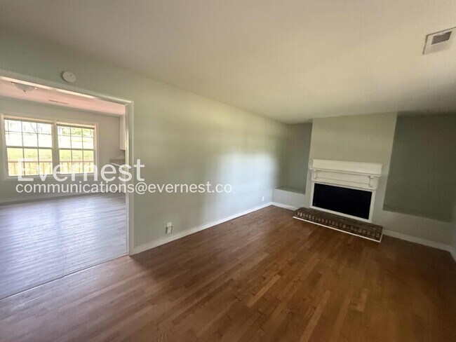 Foto del edificio - 3318 Bonds Ave