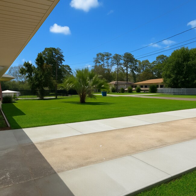 Foto del edificio - NEWLY RENOVATED 2 BEDROOM, 1 BATH HOME – 1-CAR GARAGE & ALL UTILITIES INCLUDED!