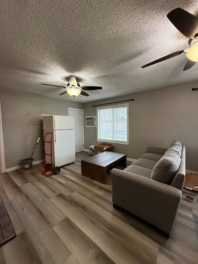 Building Photo - 600 NE 3rd St