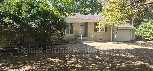 Foto del edificio - 7610 W Jefferson Blvd