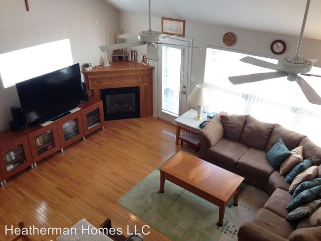 Building Photo - 4 br, 3.5 bath House - 15574 Catamaran Court