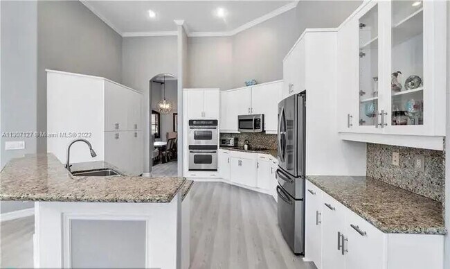 Building Photo - 7517 NW 127th Manor
