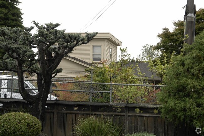 Building Photo - 1153 Grove Way