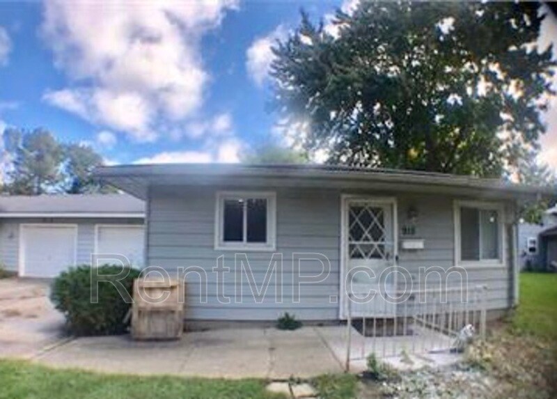Primary Photo - 915 Mulberry Ln