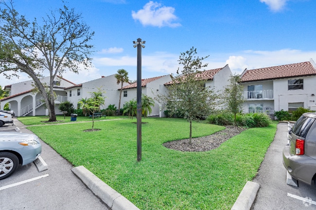 Building Photo - 5850 NW 17th Pl
