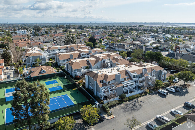 4682 Warner Ave - Pointe Surfside