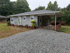 Building Photo - 204 Willow Creek Rd