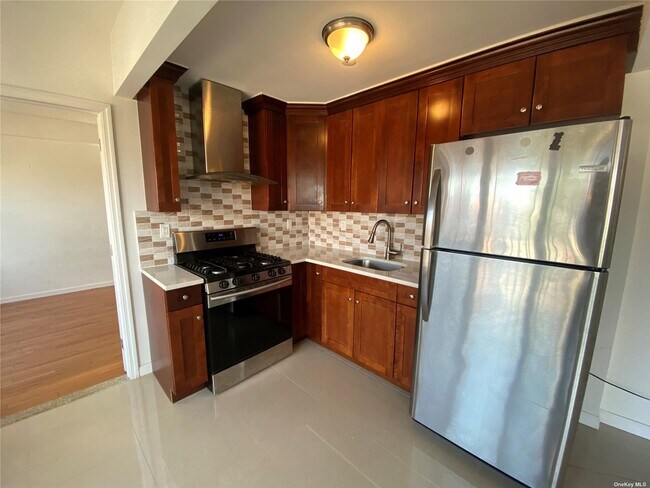 Foto del edificio - 71-66 Parsons Blvd
