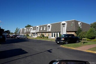 Building Photo - 28 Mainsail Dr